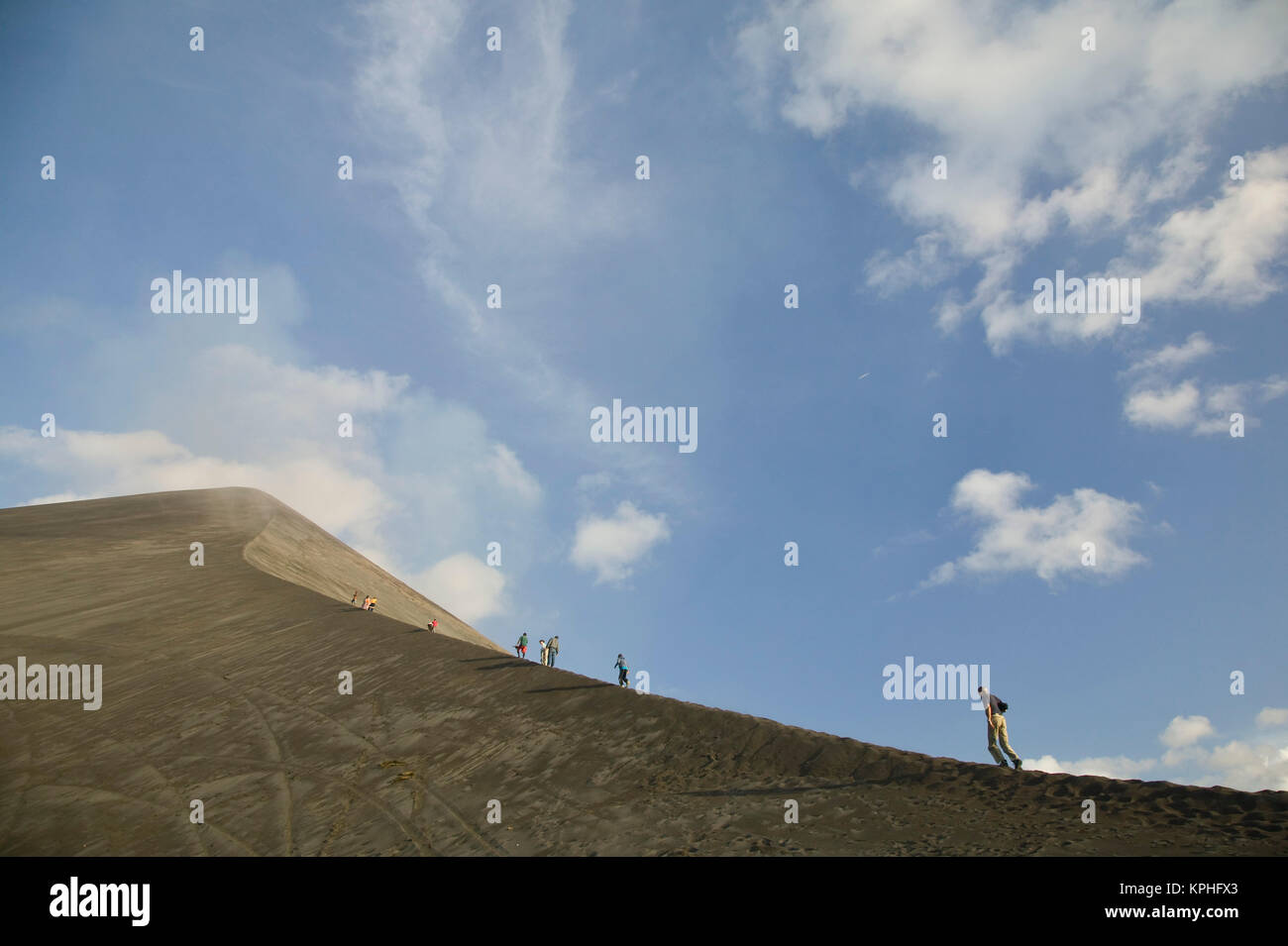 Vanuatu, Insel Tanna, Mt. Yasur Vulkan (Höhe 361 Meter). Besucher (NR) auf den Vulkan Aschenebene Stockfoto