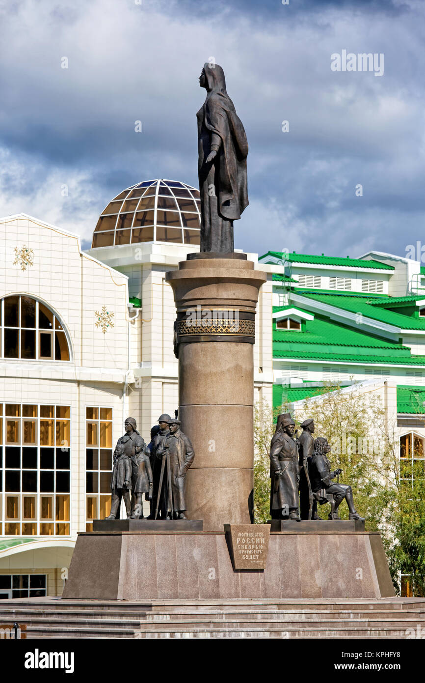 Russland Chanty-mansijsk. Das Denkmal der Bronze Symbol der Yugra Stockfoto