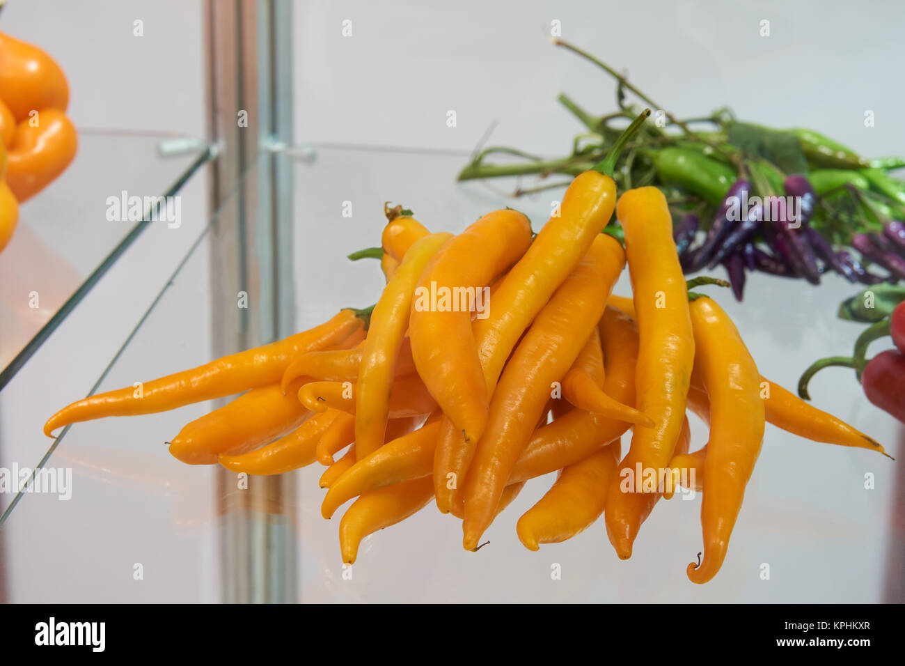 Lange gelbe Gemüse Pfeffer auf den Verkauf in den Store Stockfoto