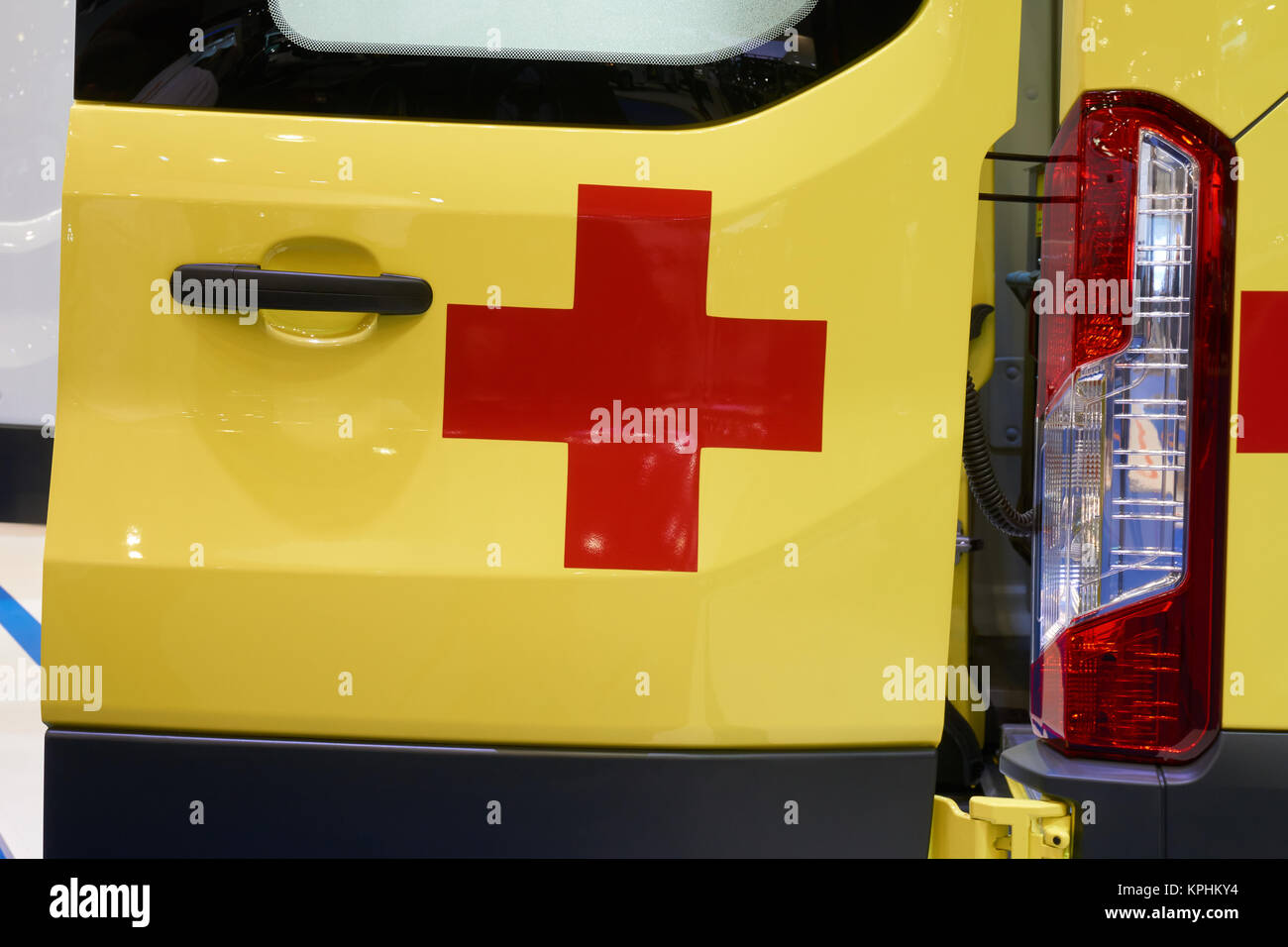 Backdoor der ambulance Lkw mit roten Kreuz Stockfoto