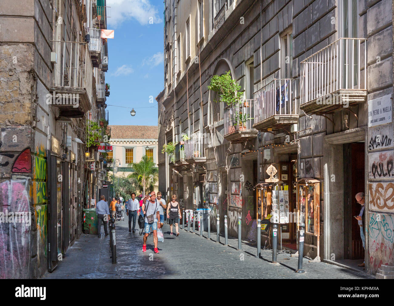 Via San Pietro a Maiell, eine Straße im historischen Zentrum (Centro Storico), Neapel, Kampanien, Italien Stockfoto