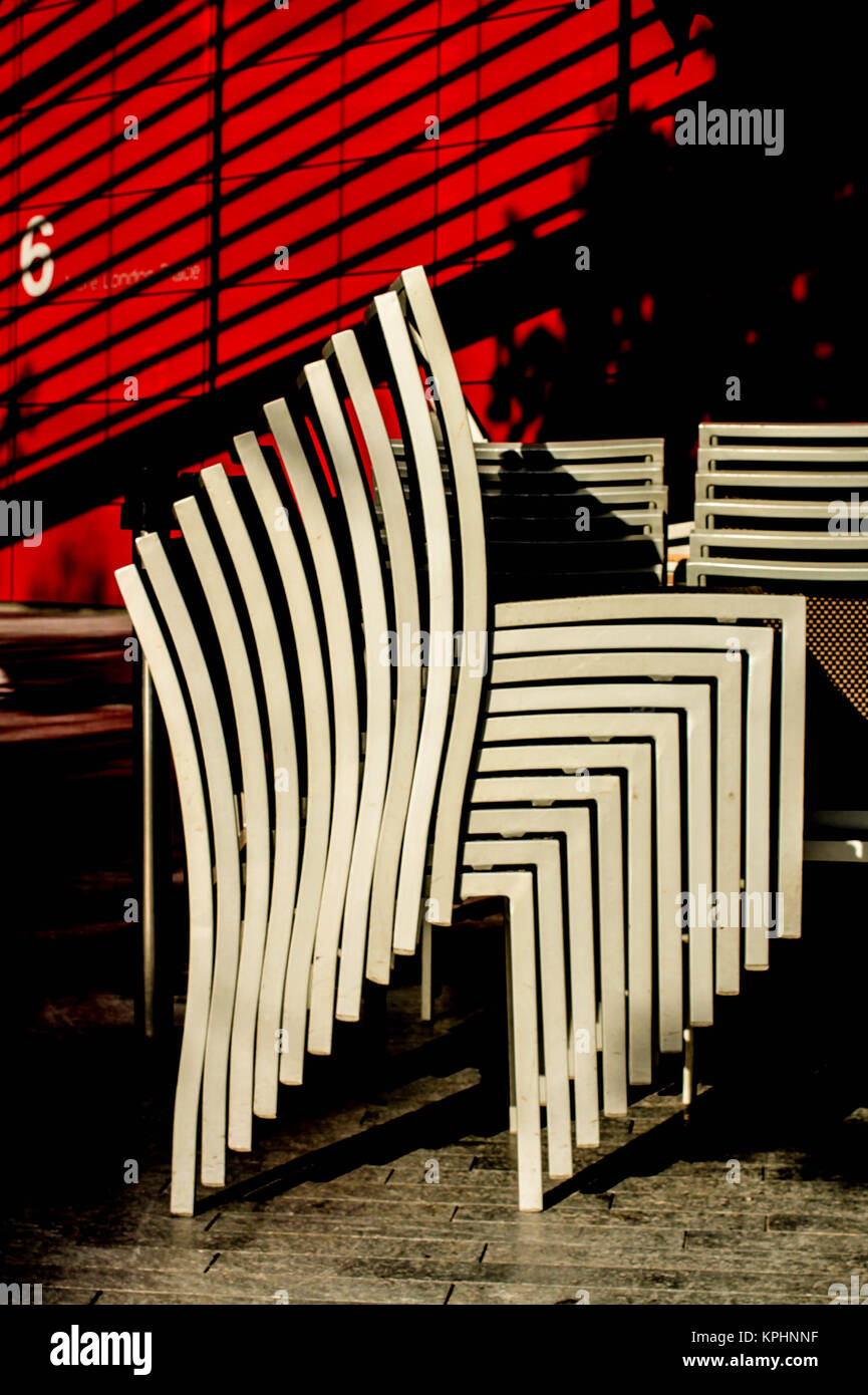 Gestapelte Stühle, LONDON, GROSSBRITANNIEN Stockfoto