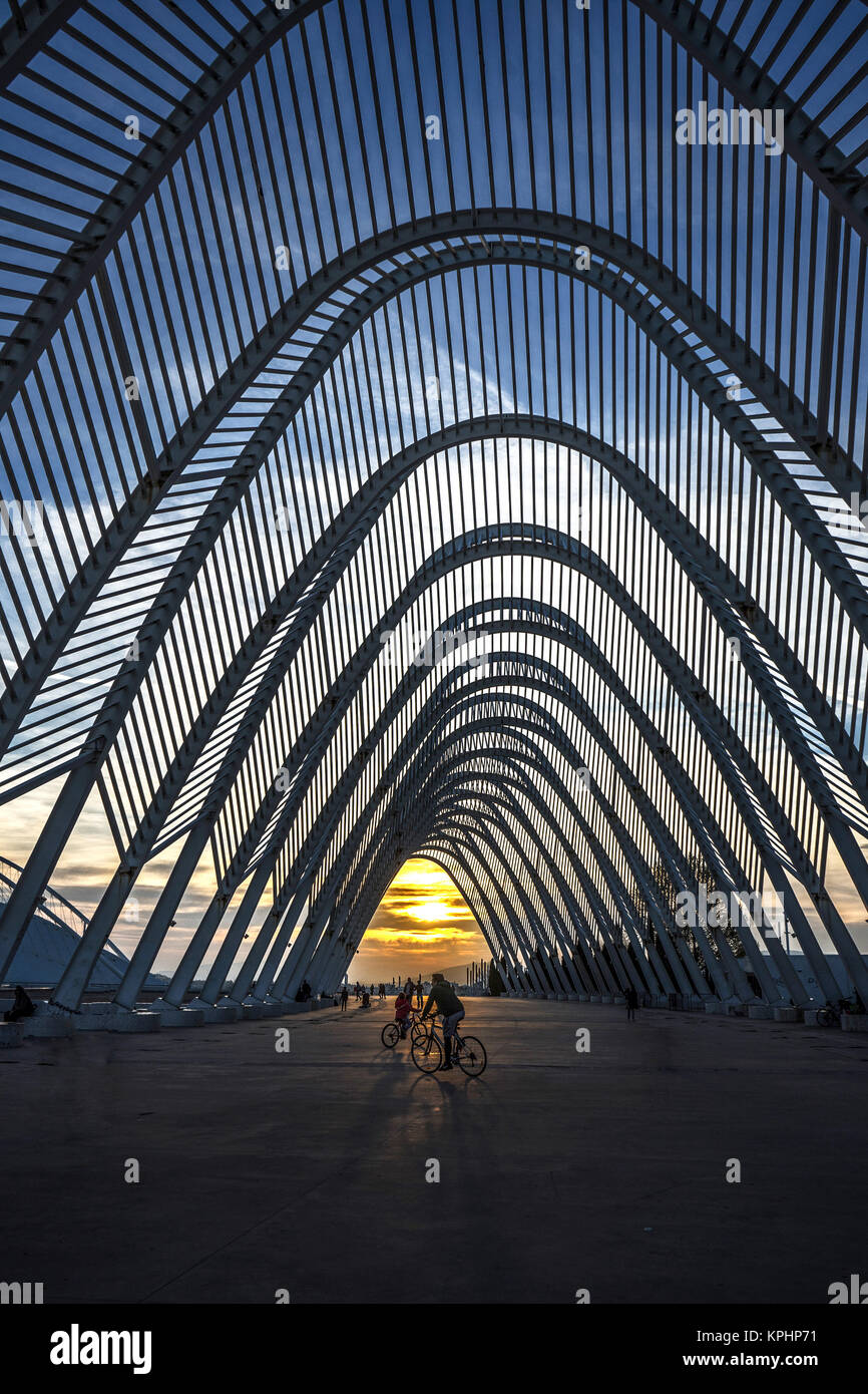Radfahrer am Sonnenuntergang, Athen, Griechenland Stockfoto