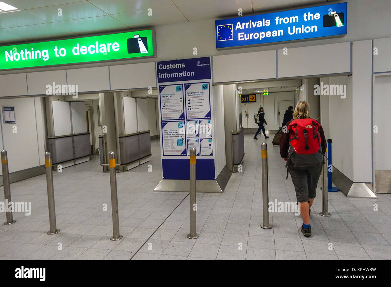 Zoll tv am Flughafen Manchester, Großbritannien Stockfoto