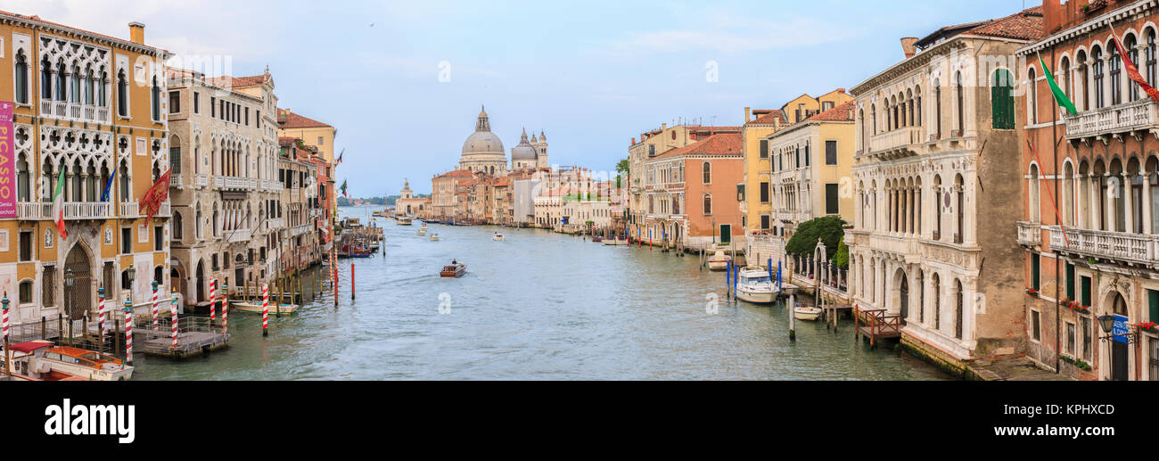 Panorama. Grand Canal. Basilica di Santa Maria della Salute im Hintergrund. Venedig. Italien. (Large Format Größen verfügbar) Stockfoto