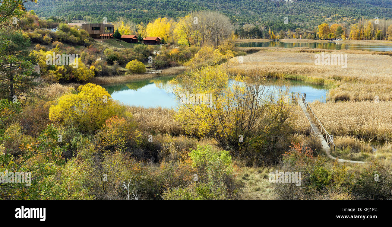 Laguna de Uña, in der Nähe des Dorfes Uña, Cuenca Provinz, Castilla la Mancha, Spanien. Die Lagune ist ein Teil des Parque Natural Gebirgsland von Cuenca. Stockfoto