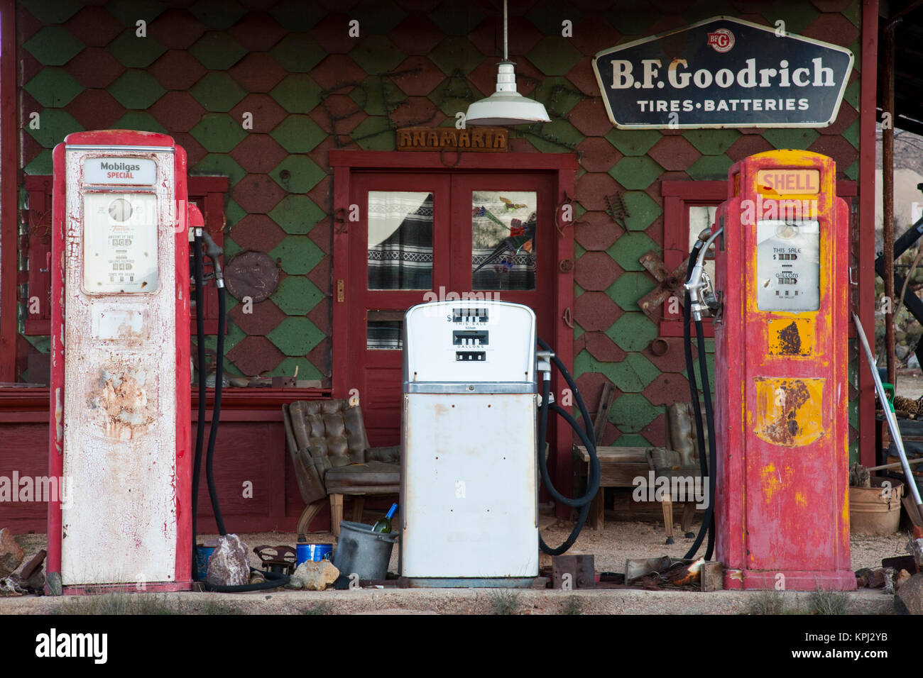USA, Arizona. Chlorid Geisterstadt, alte Tankstelle, Dawn. Stockfoto