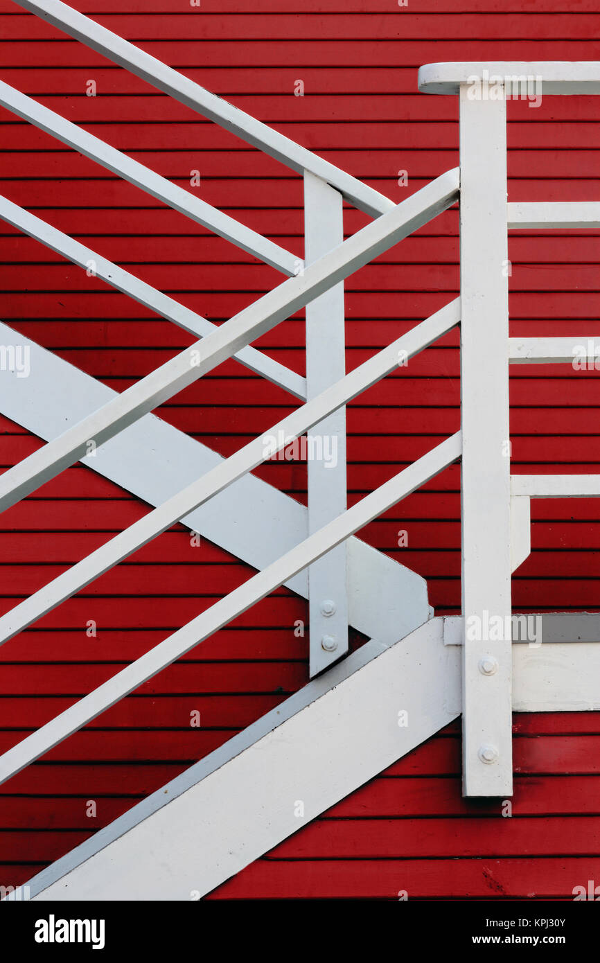 Weißen Treppe und roten Gebäude, Catalina Island, Kalifornien Stockfoto