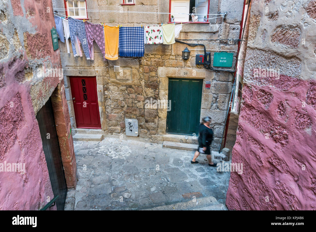 Bunt bemalte Häuser in der Ribeira, Waterfront Porto im Stadtteil am Fluss Douro Porto, Portugal. Stockfoto