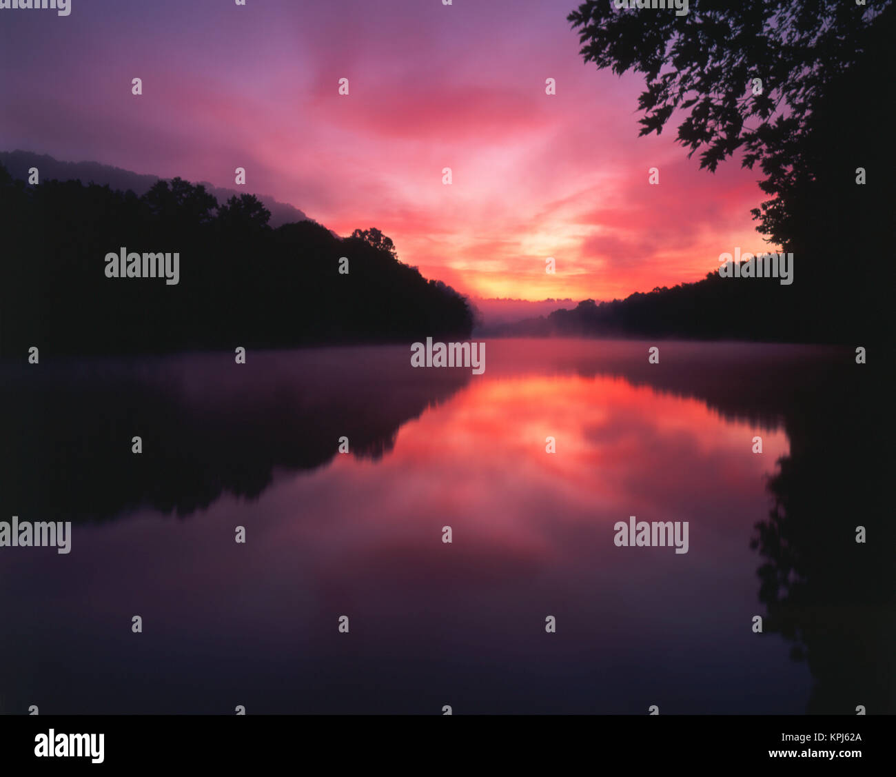 USA, Kentucky, dampfende Kentucky River bei Sonnenaufgang (Large Format Größen verfügbar) Stockfoto