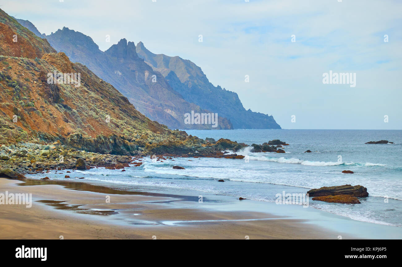 Felsige Küste und Strand Almaciga inTenerife, die Kanarischen Inseln Stockfoto