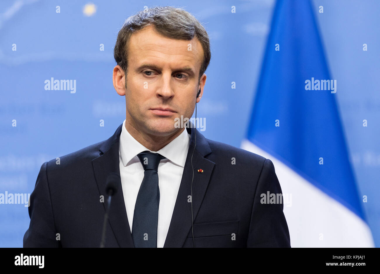 15. Dezember 2017, Brüssel, Belgien: Die deutsche Bundeskanzlerin (Unseen) und der französische Präsident Emmanuel Macron sprechen auf einem EU-Gipfel auf einer Medienkonferenz. Kredit: Andia/Alamy Live Nachrichten Stockfoto
