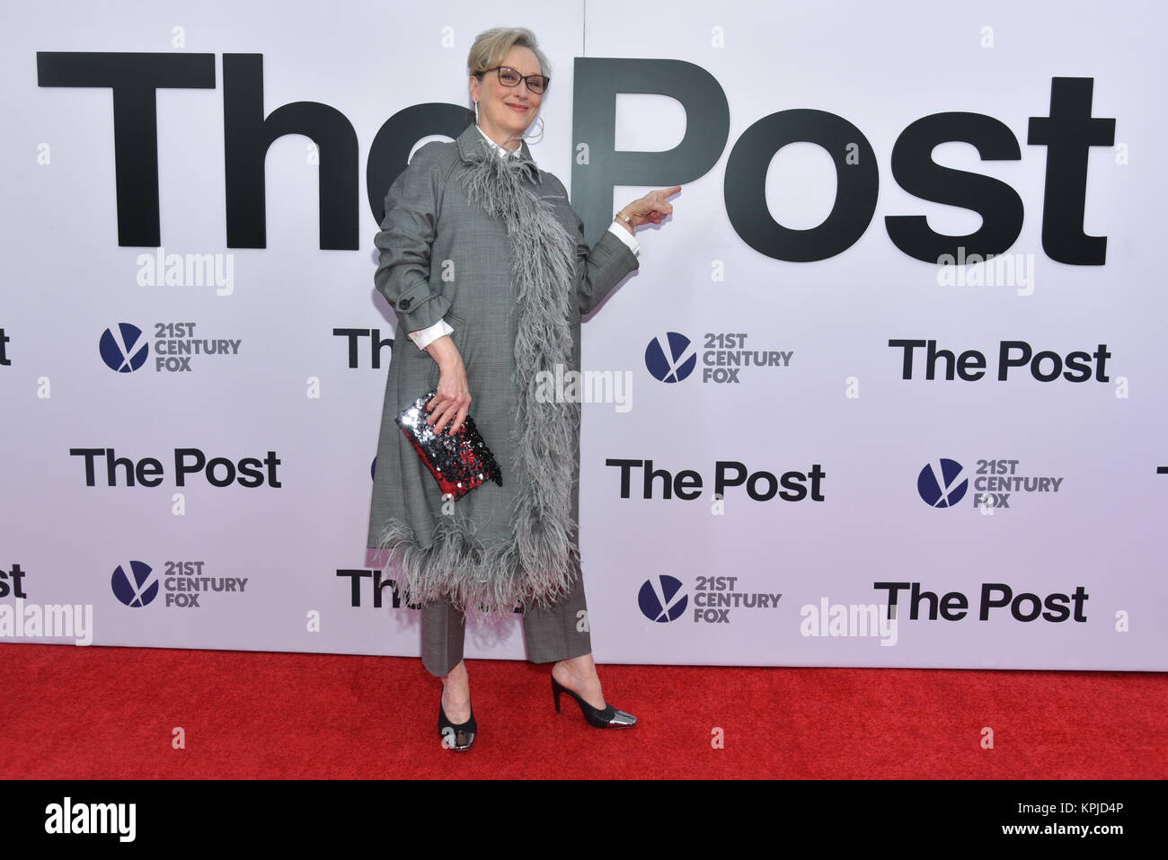 Meryl Streep kommt an "Die Post" Washington, DC Premiere auf der Newseum am 14. Dezember 2017 in Washington, DC. Credit: Erik Pendzich/Alamy leben Nachrichten Stockfoto