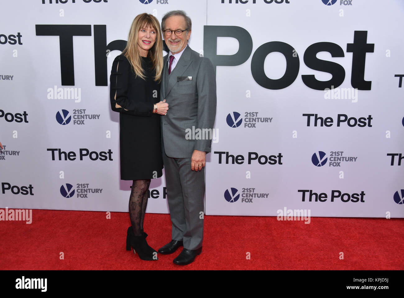 Kate Capshaw und Steven Spielberg kommt an "Die Post" Washington, DC Premiere auf der Newseum am 14. Dezember 2017 in Washington, DC. Credit: Erik Pendzich/Alamy leben Nachrichten Stockfoto