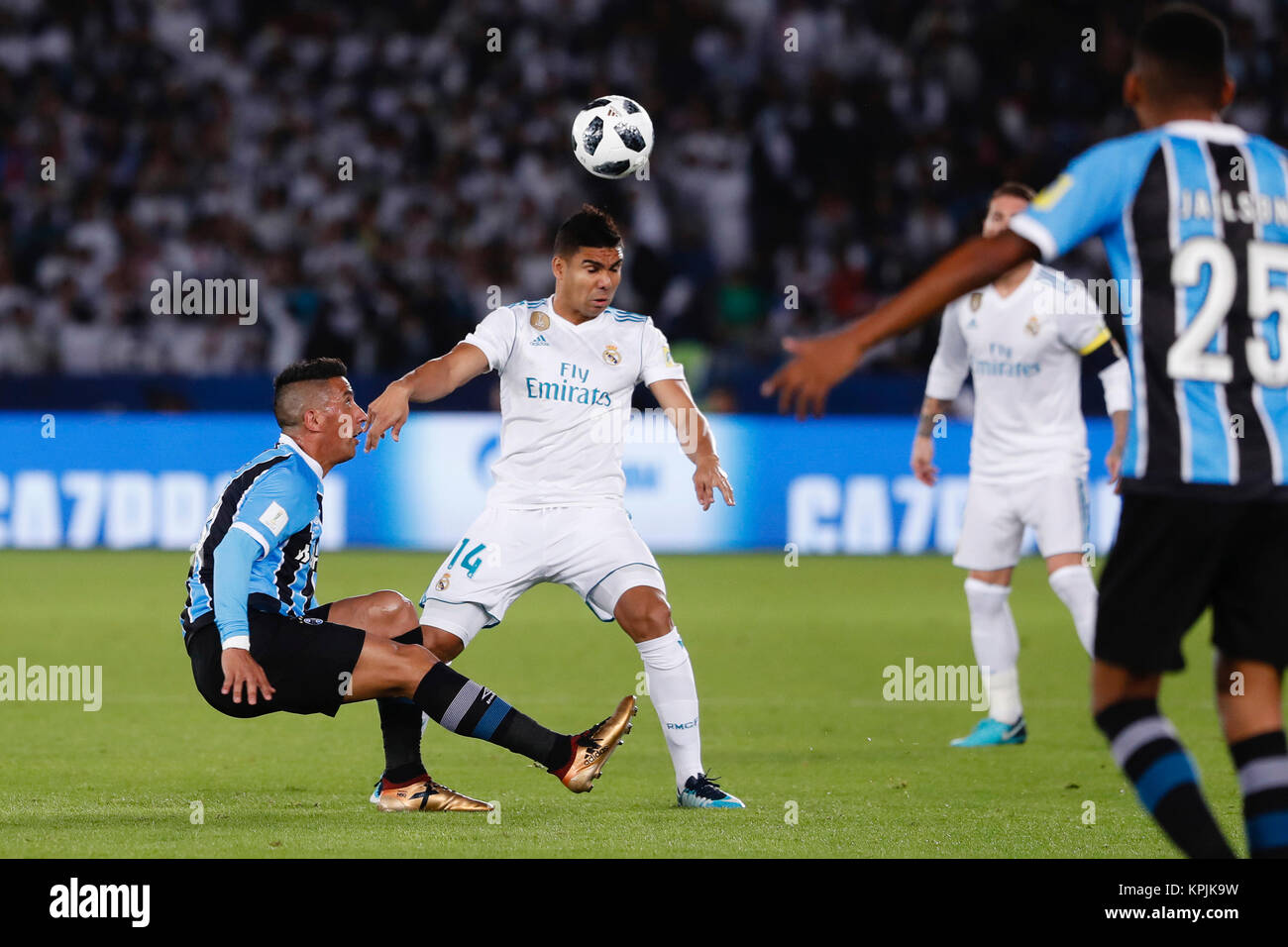 Carlos Enrique Casemiro (14) Real Madrid Spieler. In Aktion während der Club World Cup Finale zwischen Real Madrid v Gremio im Zayed Sports City Stadium in Abu Dhabi, Vereinigte Arabische Emirate, 16. Dezember 2017. Stockfoto