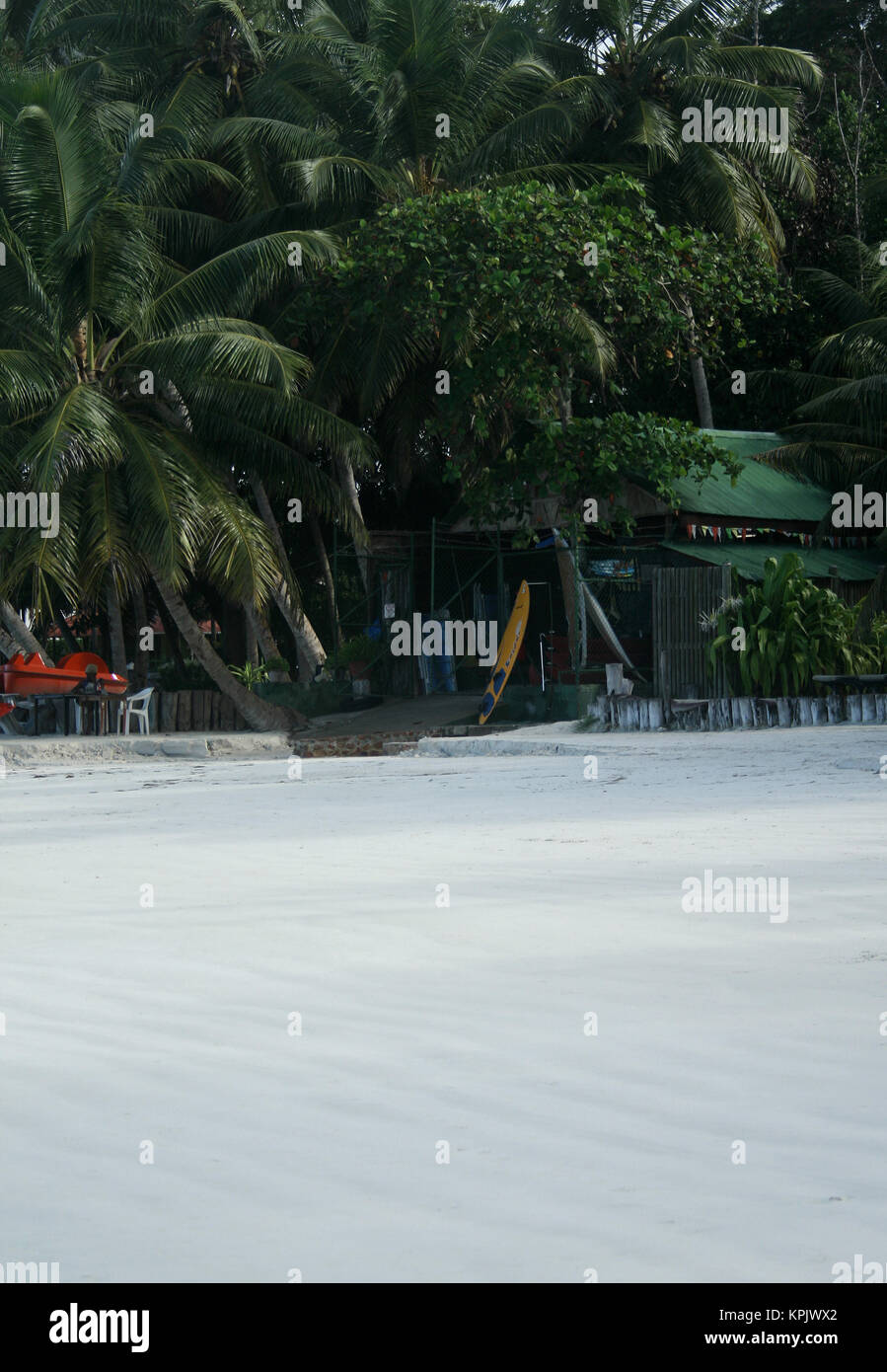Surfbrett-Verleih am Strand, Insel Praslin; Seychellen. Stockfoto
