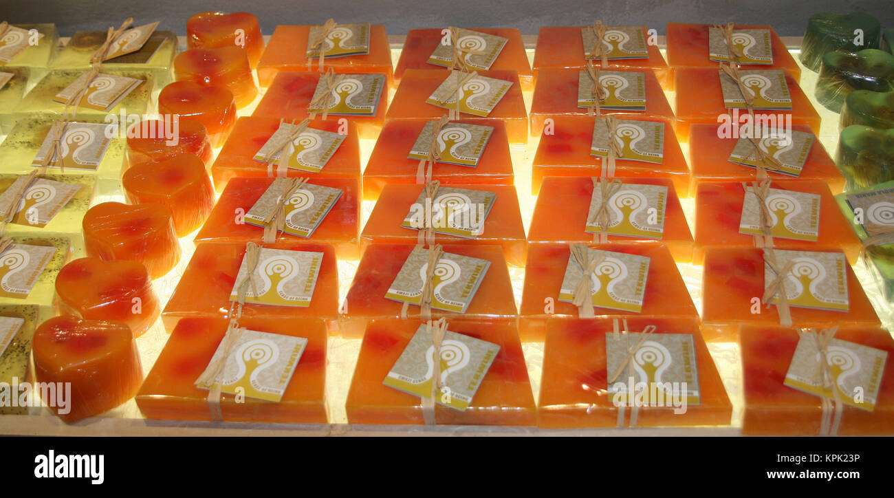 Geformte und rechteckigen Herzblock Duftkerzen auf dem Display, Königreich Swaziland. Stockfoto