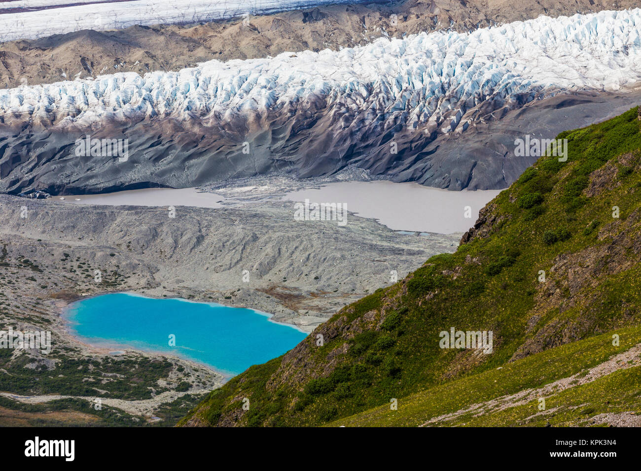 Braun und Türkis Seen (Farbe aufgrund des Vorhandenseins von glazialen Schlick) Grenze Kennicott Gletscher im Wrangell-St. Elias National Park Stockfoto
