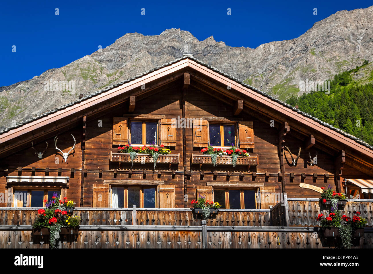 Chalet Gebäude; La Fouly, Val Ferret, Schweiz Stockfoto Chalet Gebäude; La Fouly, Val Ferret, Schweiz Stockfoto
