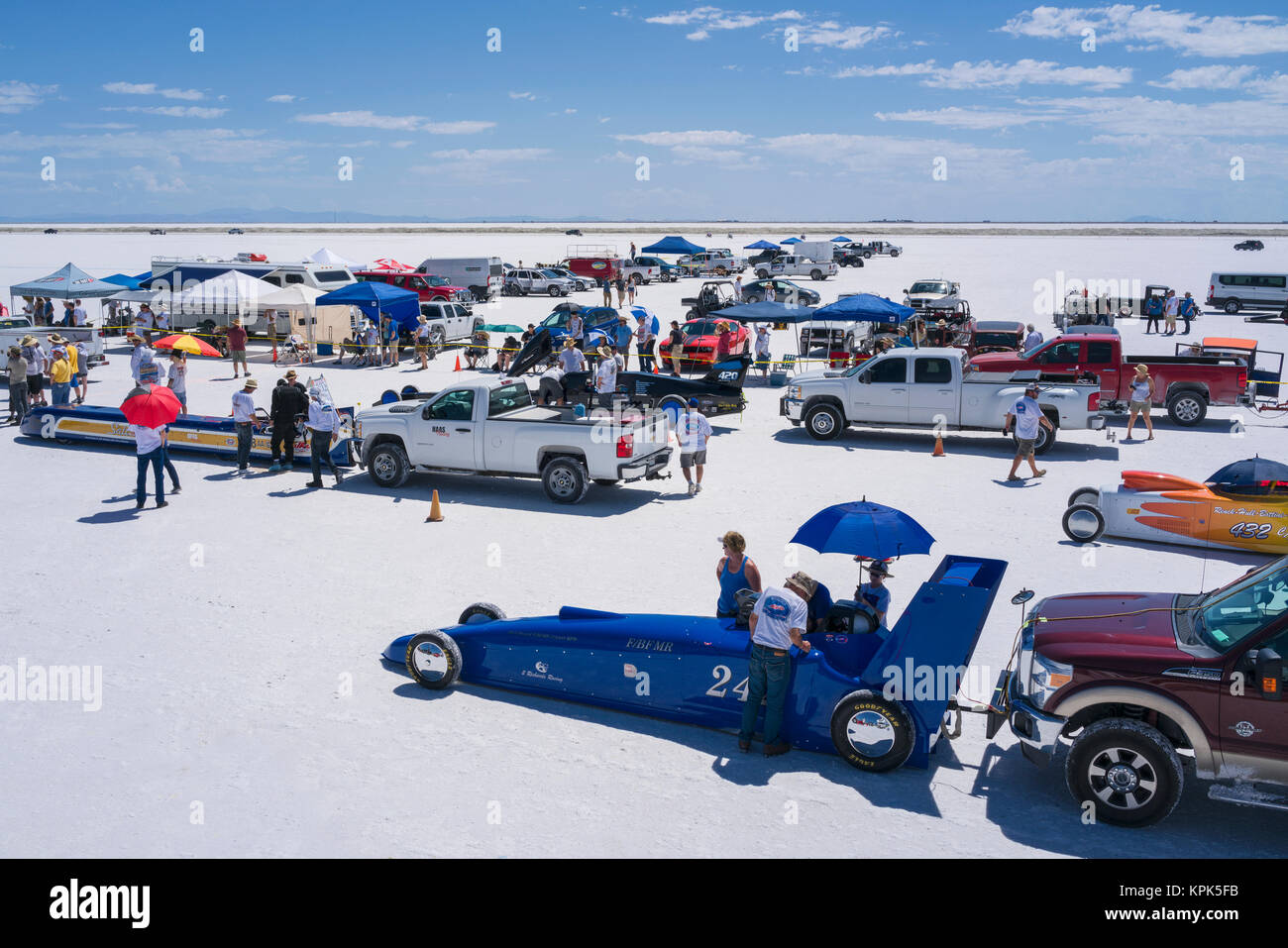 Verschiedene Fahrzeugklassen Stadium an der Startlinie auf Bonneville Salt Flats für versuchten Geschwindigkeitsrekorde bei Bonneville Speed Week 2017 Stockfoto