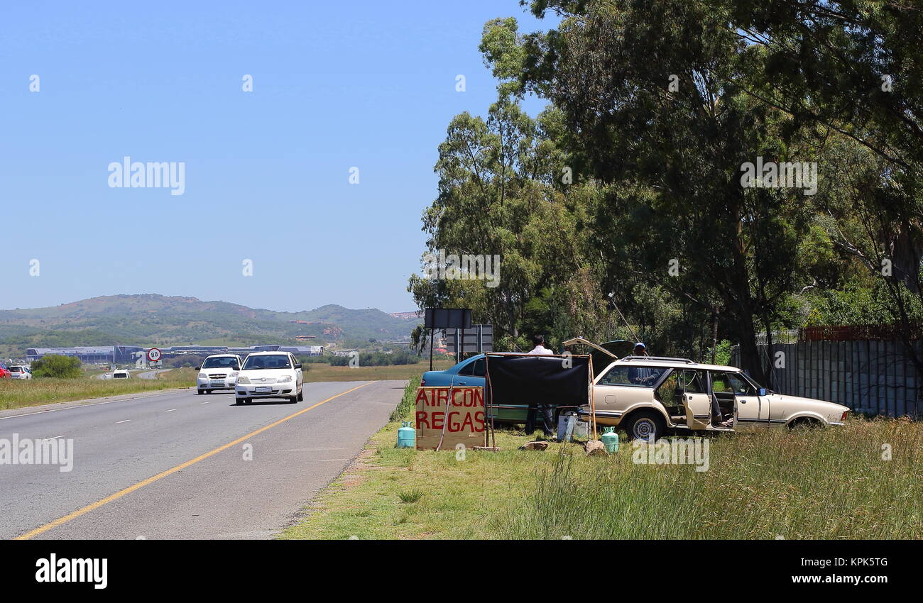 Brackendowns, Südafrika - informelle Straßenrand Unternehmen in einer Zeit des grassierenden Arbeitslosigkeit im Land, ist ein vertrauter Anblick in der Nachbarschaft Stockfoto