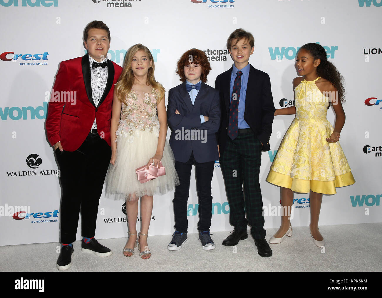 'Film Wunder' Premiere im Regency Dorf Theater - Ankunft mit: Noah Jupe, Ty Consiglio, James Hughes, Elle McKinnon, Kyle Breitkopf und Millie Davis Wo: Westwood, Kalifornien, Vereinigte Staaten, wenn: 15 Nov 2017 Credit: FayesVision/WENN.com Stockfoto