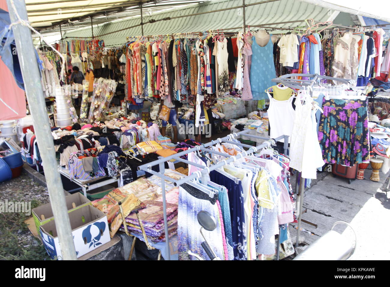 Verpassen Sie nicht die zentrale Foire de Mahébourg, in der Nähe der Waterfront. Den ersten Schwerpunkt war Seide und andere textile Stockfoto
