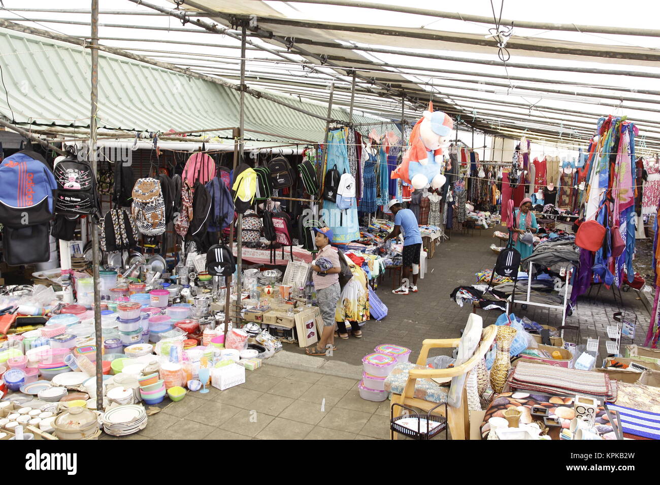 Verpassen Sie nicht die zentrale Foire de Mahébourg, in der Nähe der Waterfront. Den ersten Schwerpunkt war Seide und andere textile Stockfoto