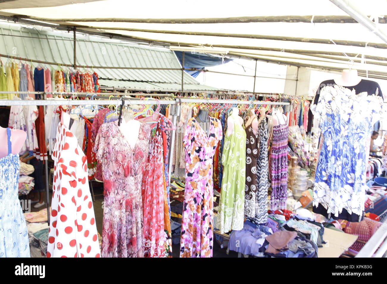 Verpassen Sie nicht die zentrale Foire de Mahébourg, in der Nähe der Waterfront. Den ersten Schwerpunkt war Seide und andere textile Stockfoto