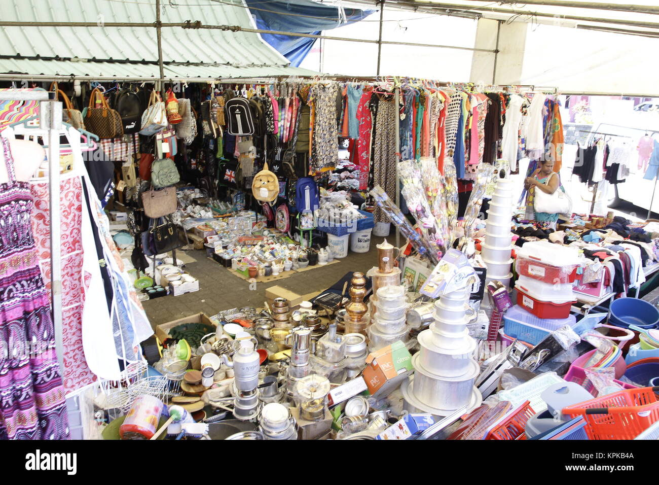 Verpassen Sie nicht die zentrale Foire de Mahébourg, in der Nähe der Waterfront. Den ersten Schwerpunkt war Seide und andere textile Stockfoto