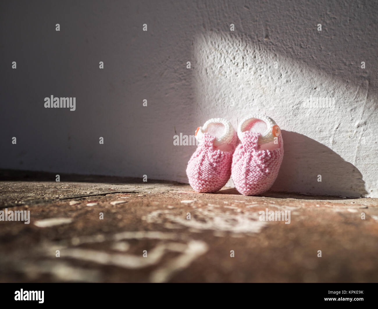 Ein paar Schuhe für das Neugeborene Stockfoto