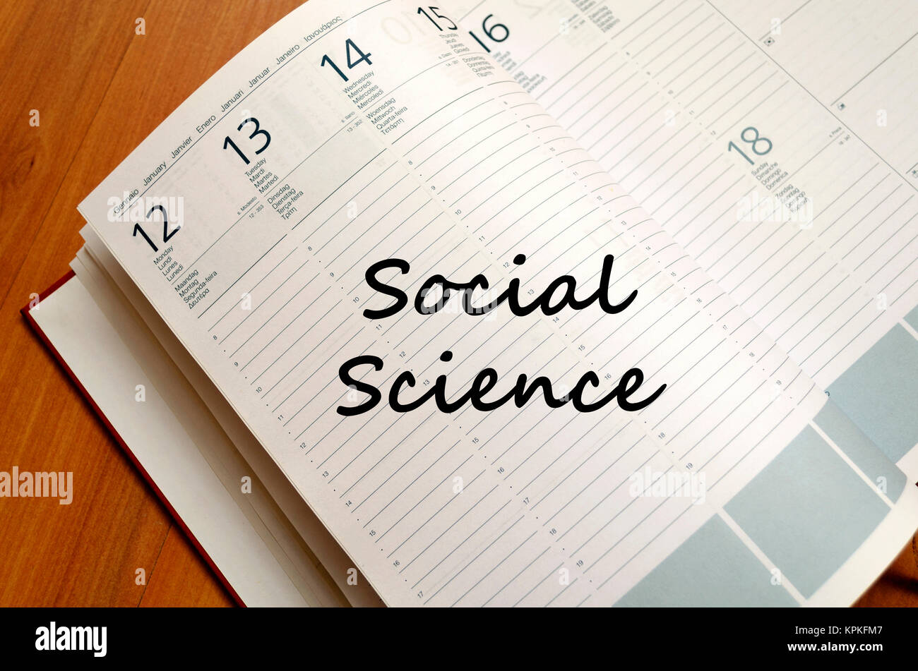 Social science schreibt am Notebook Stockfoto