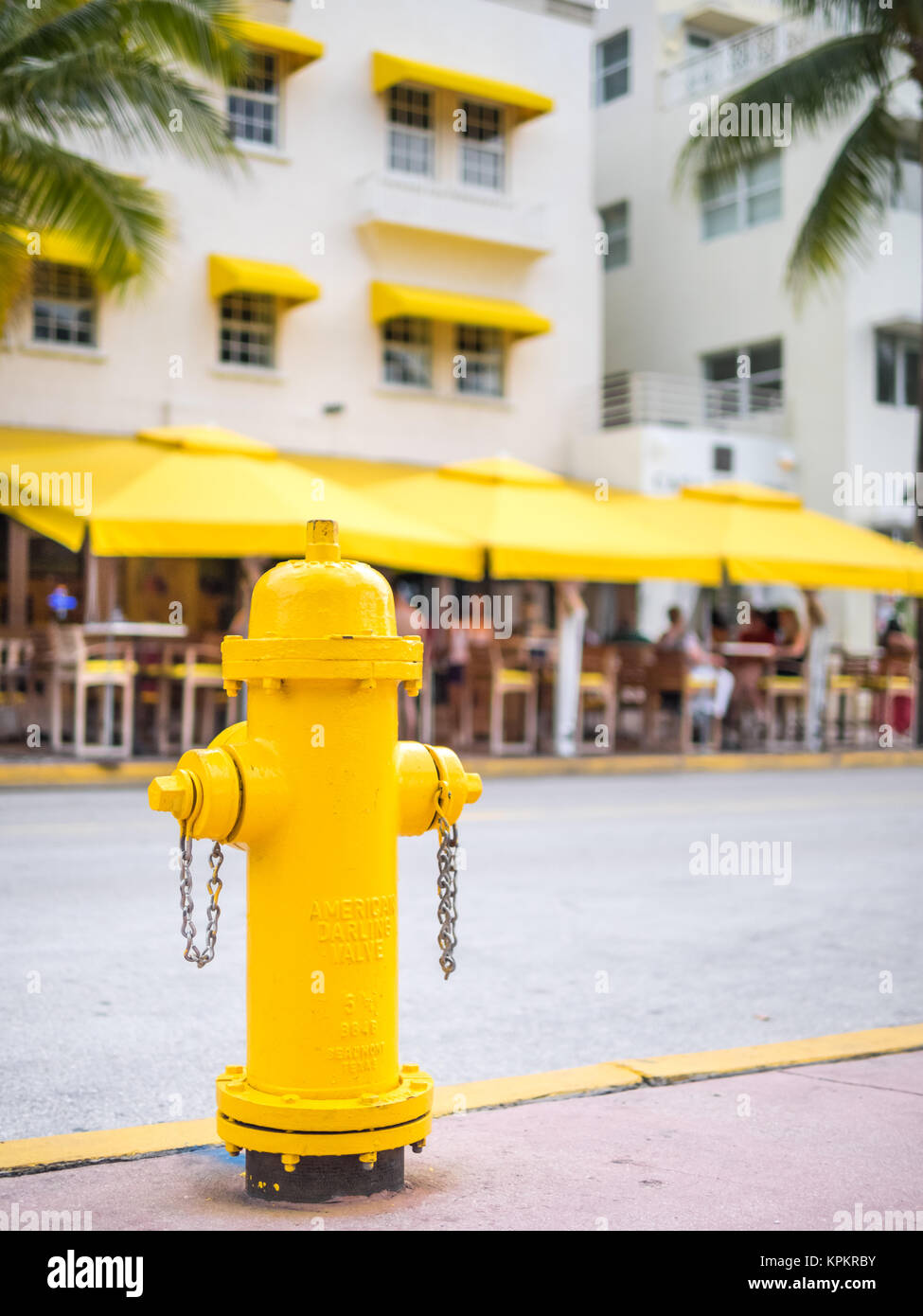 MIAMI BEACH, USA - September 8, 2015. Gelbe Wasserventil im Art déco-Viertel in der touristischen Ocean Drive, Miami Beach, Florida. Stockfoto