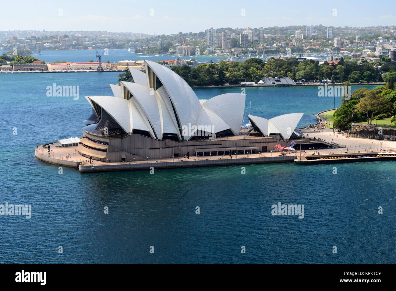 Erhöhten Blick auf das Sydney Opera House von Harbour Bridge Ausblick - Sydney, New South Wales, Australien Stockfoto