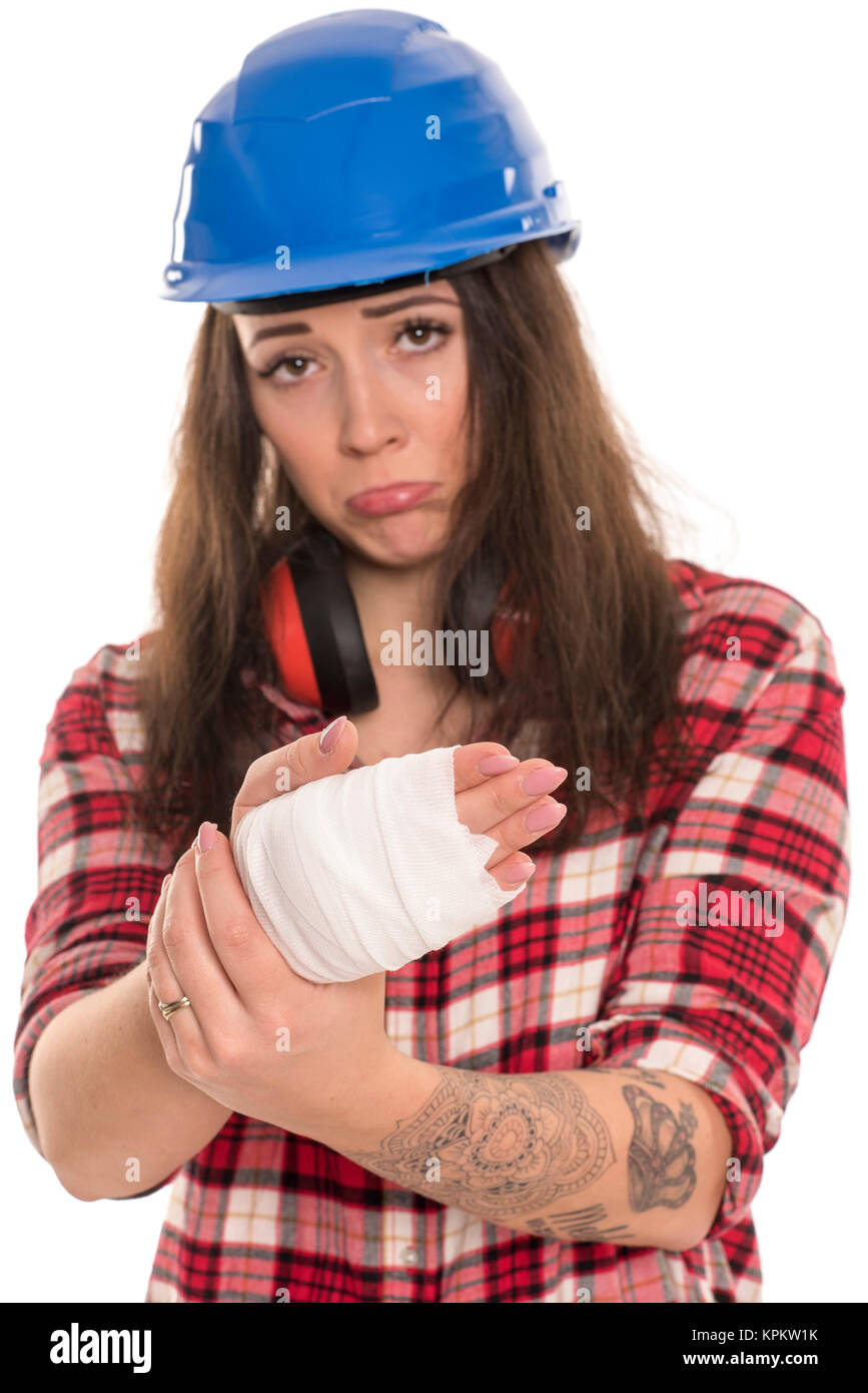 Weibliche Handwerker mit einem Verband auf seiner Hand Stockfoto