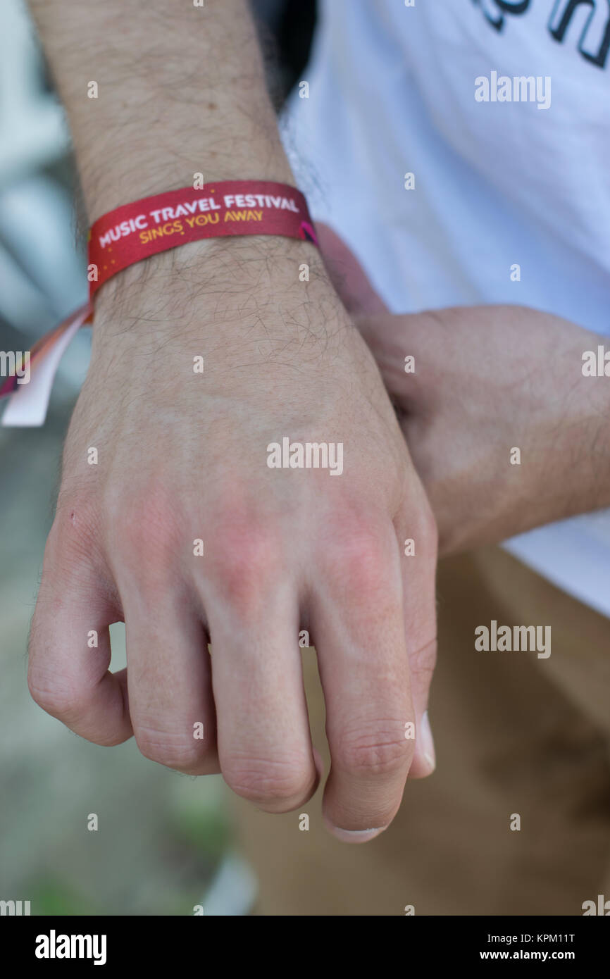 Musik Reisen festival Armband Stockfoto