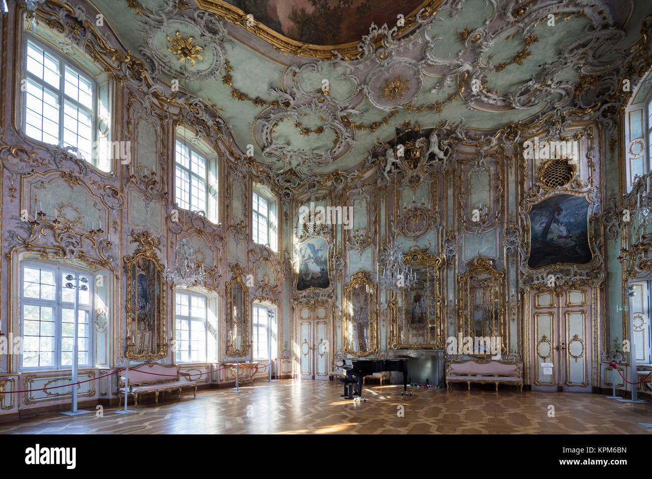 Rococco Ballroom (1770) des Schaezlerpalais Barockschloss, Augsburg, Bayern, Deutschland Stockfoto