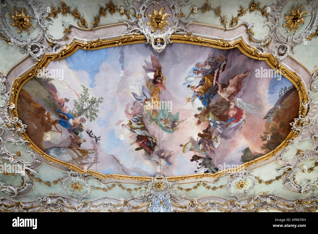 Detail der bemalten Decke von rococco Ballroom (1770) des Schaezlerpalais Barockschloss, Augsburg, Bayern, Deutschland Stockfoto