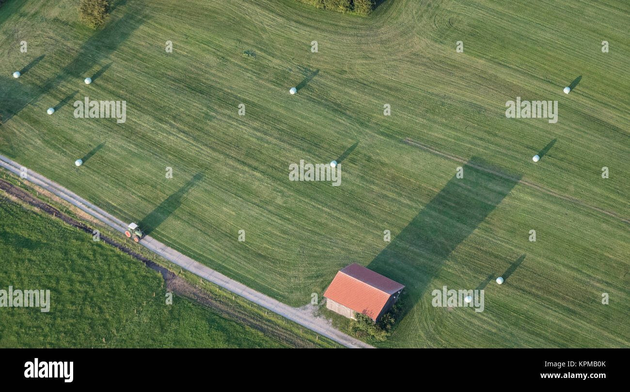 Luftbild des Feldes neben Dorf Kottgeisering, in der Nähe von München, Bayern, Deutschland Stockfoto
