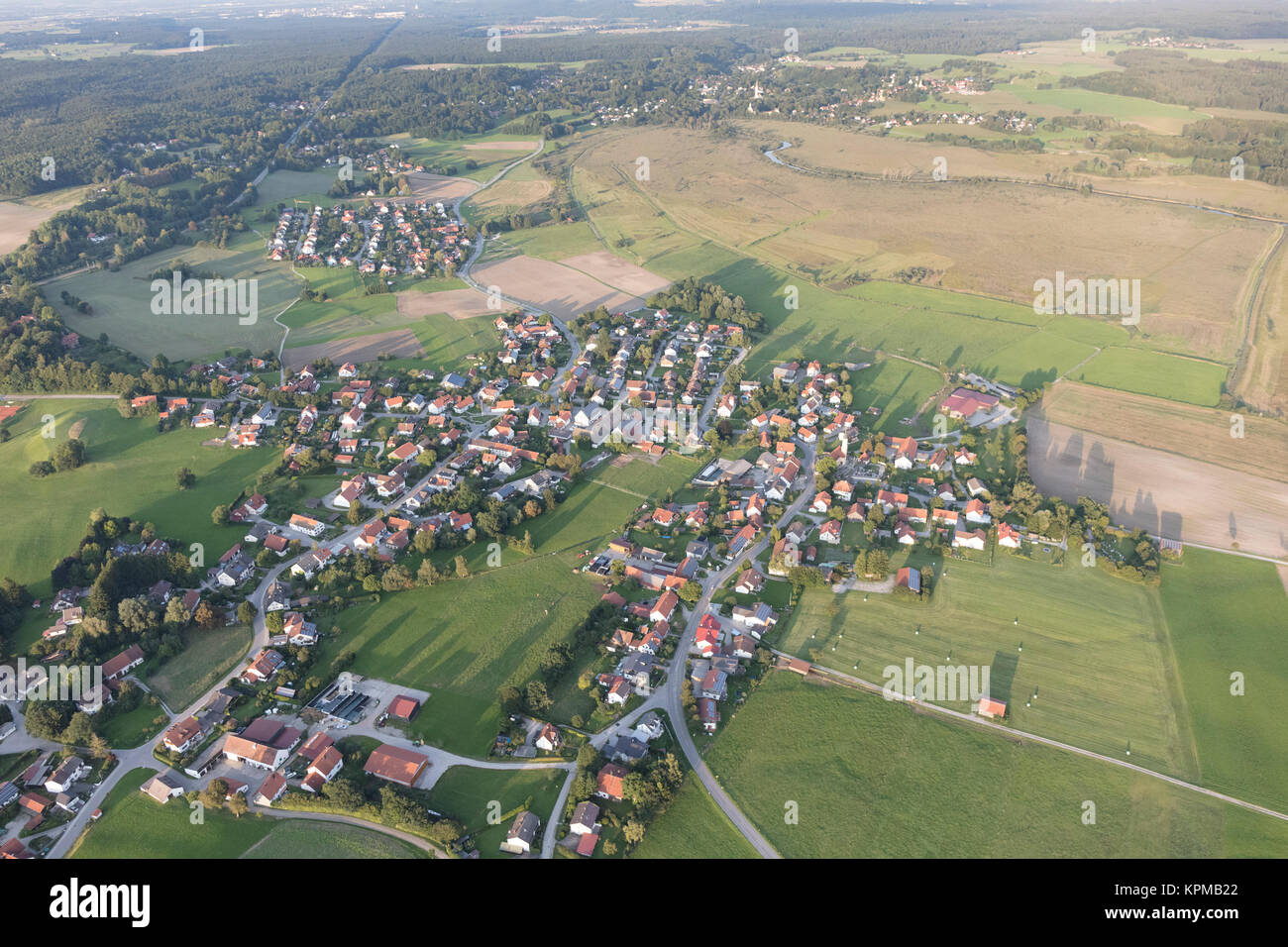 Luftaufnahme des Dorfes von Kottgeisering, in der Nähe von München, Bayern, Deutschland Stockfoto