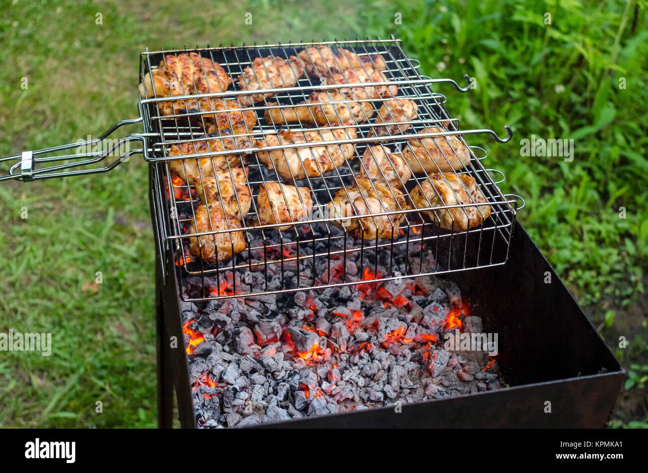 Hühnchen auf dem Grill Kochen Stockfoto