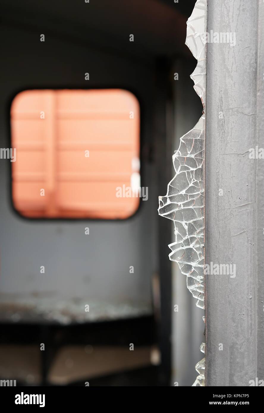 Zerstörte Fenster der Eisenbahnwagen Stockfoto