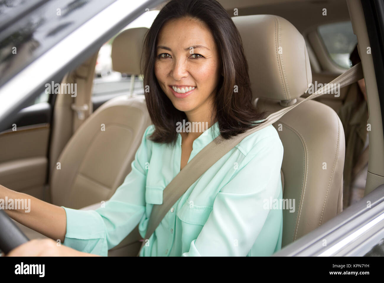 Happy woman-driving und lächelnd. Stockfoto