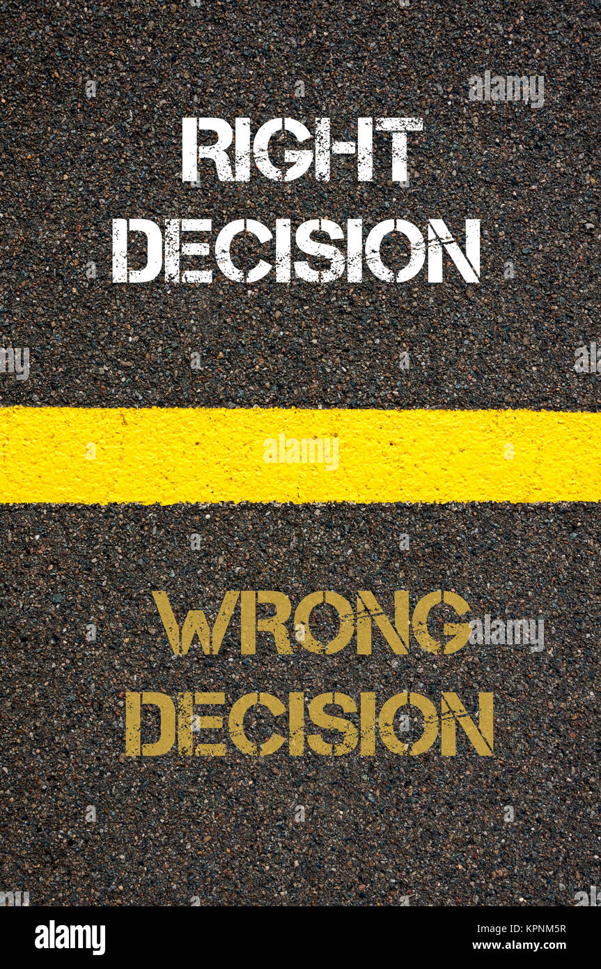 Antonym Konzept der falsche Entscheidung gegen RICHTIGE ENTSCHEIDUNG Stockfoto