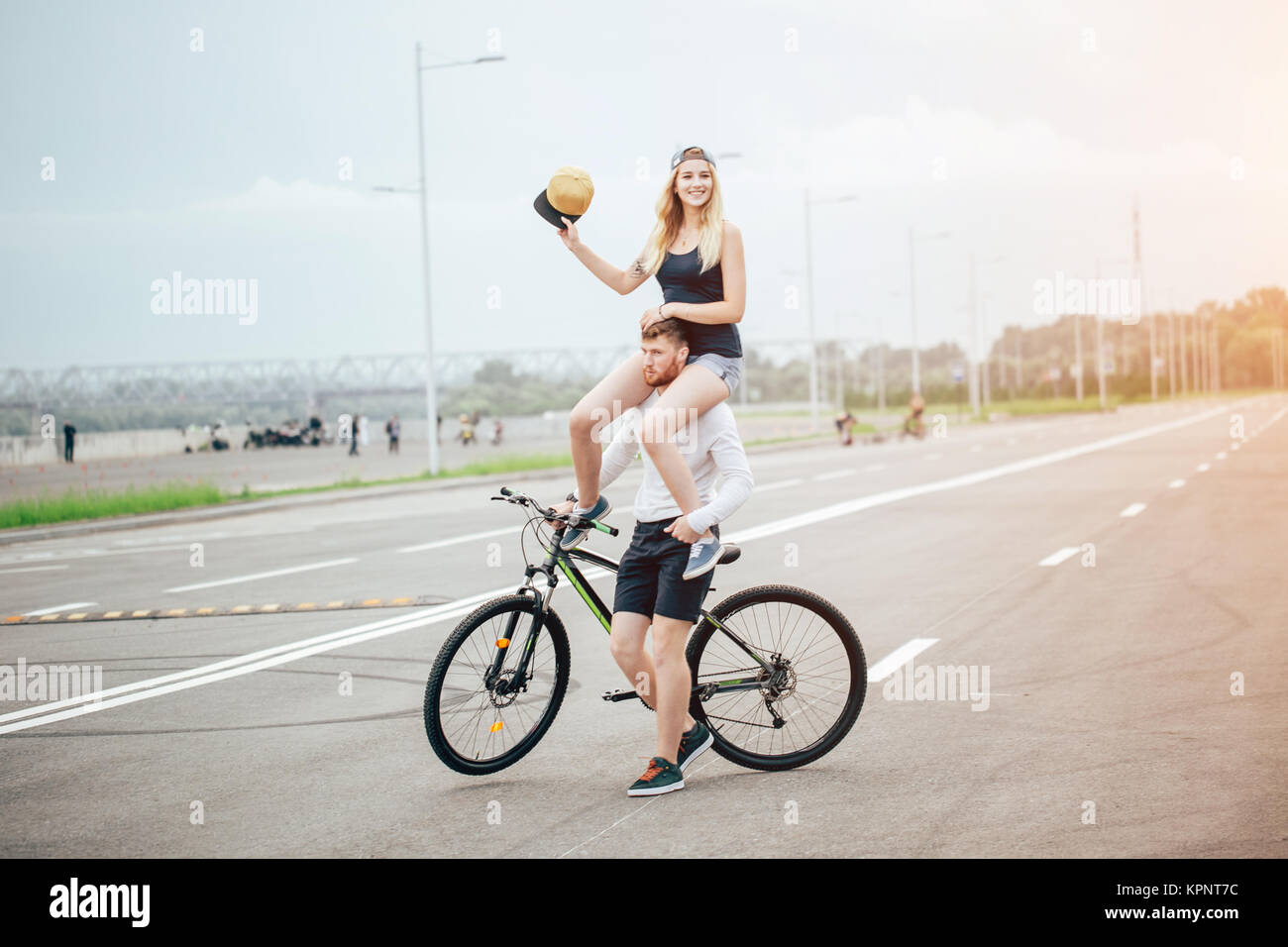 Paar Fahrrädern in Ihrer freien Zeit und Spaß an sonnigen Herbsttag. Stockfoto Paar Fahrrädern in Ihrer freien Zeit und Spaß an sonnigen Herbsttag. Stockfoto