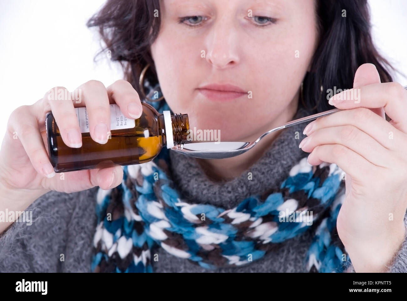 Model Release, Frau Nimmt Tropfen - Frau nimmt Medizin Stockfoto