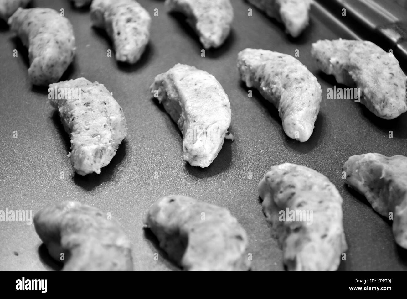 Raw Crescent cookies fertig gebacken werden. Stockfoto