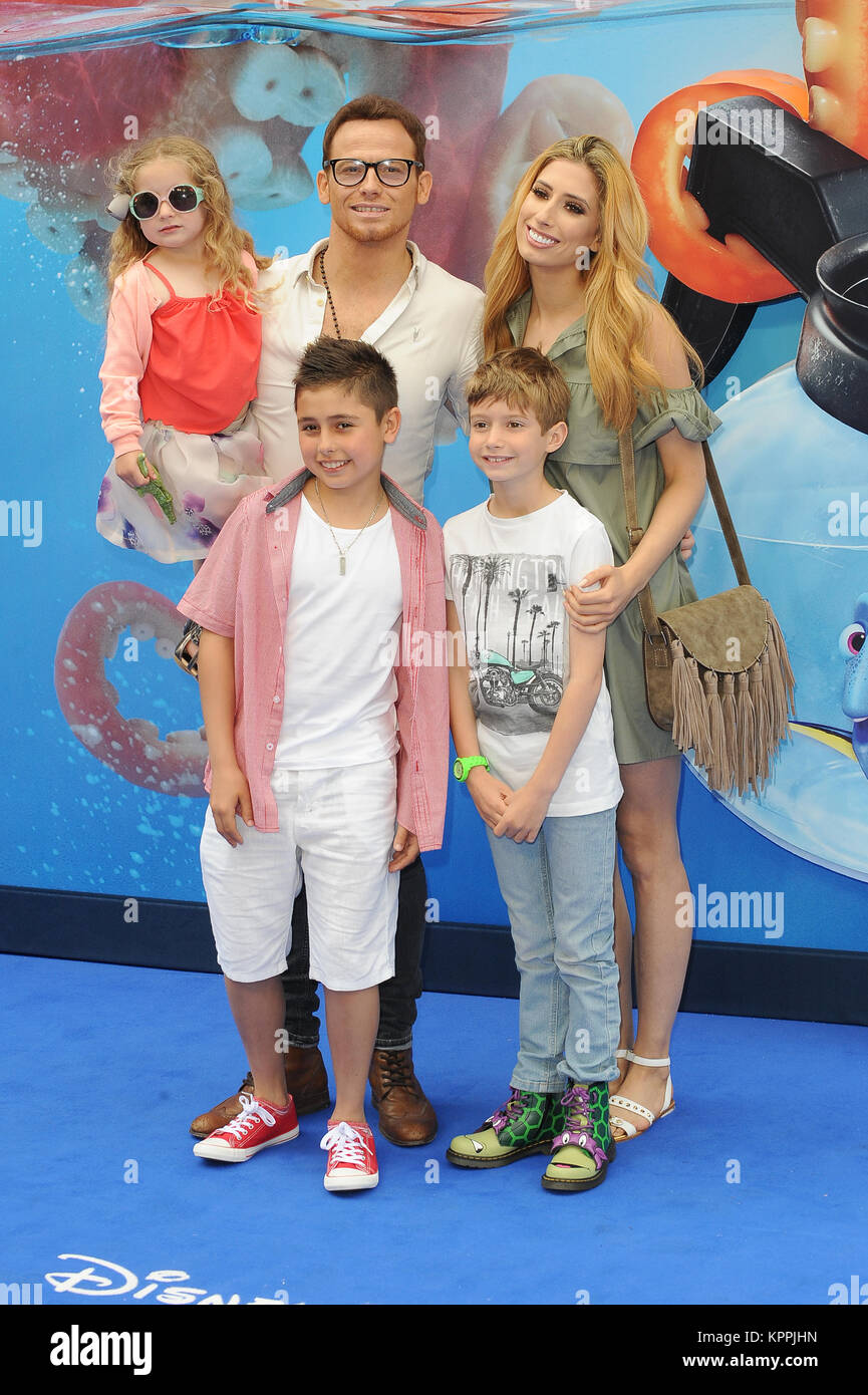 Joe Swash und Stacey Salomo nehmen an der britischen Galavorstellung des Findens Dory im Odeon Leicester Square in London. 10. Juli 2016 © Paul Treadway Stockfoto