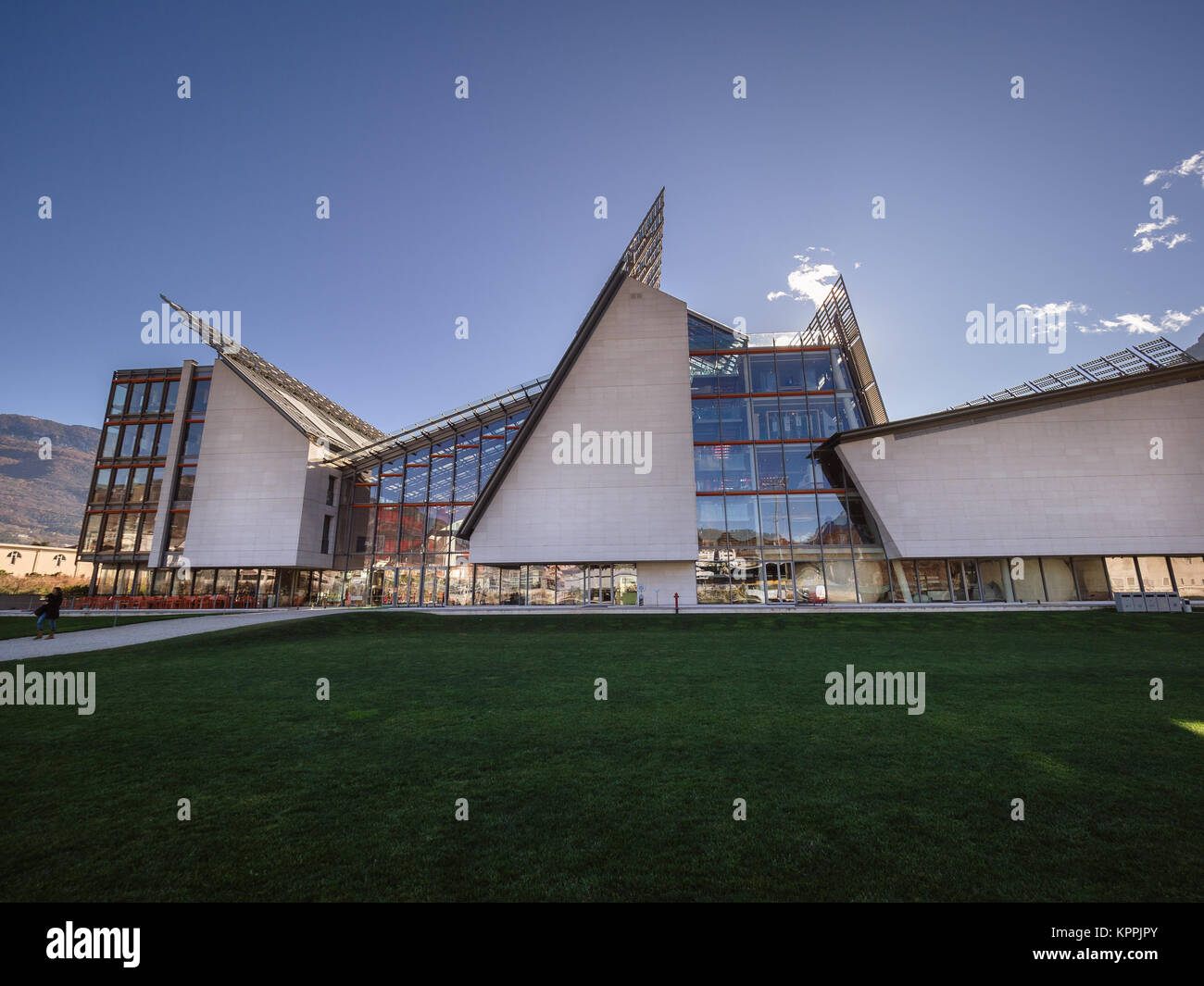 Trento, Italien - 19. November 2017: Die "Nutzung" ist das Museum der Wissenschaft in Trient vom italienischen Architekten Renzo Piano entworfen. Stockfoto