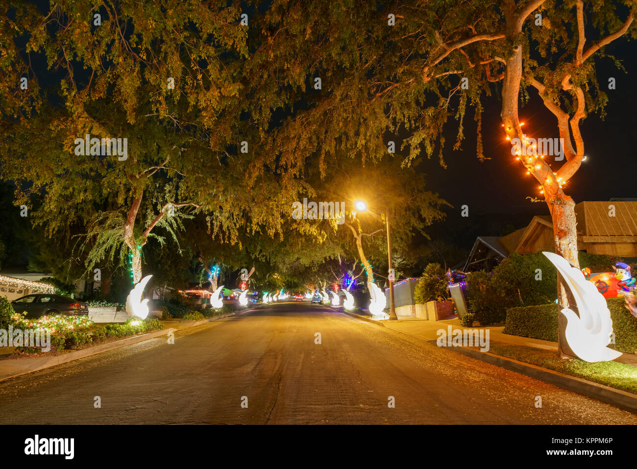 Schöne Weihnachtsbeleuchtung im oberen Hastings Ranch Nachbarschaft in Los Angeles Stockfoto